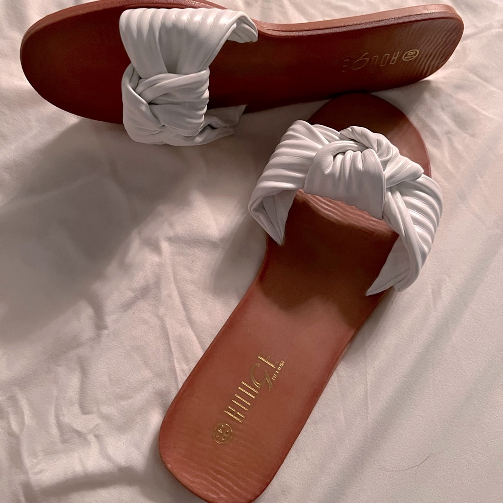 White Sandals Rouge - Picture 2 of 2